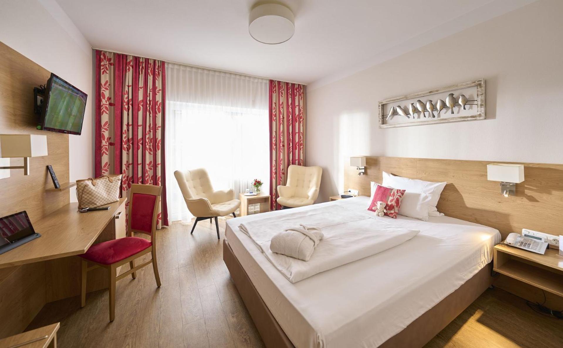 Stroebinger Hof - Therme Wellness Resort Бад-Эндорф Экстерьер фото